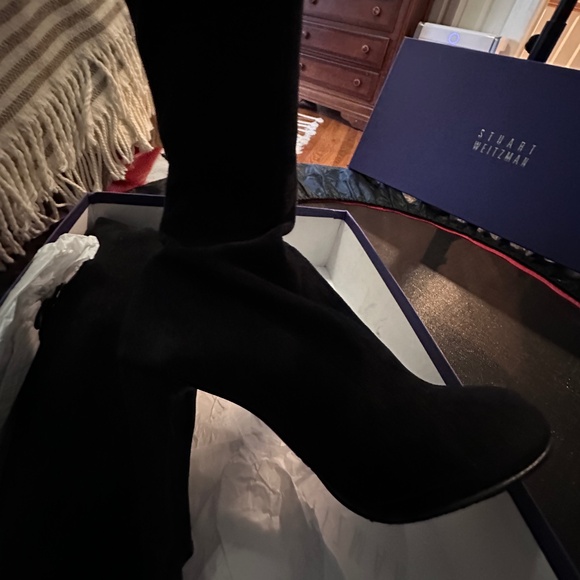 Stuart Weitzman - Picture 1 of 5